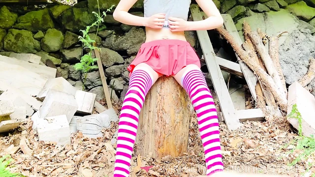 Vends-ta-culotte - French Student Masturbates in Countryside
