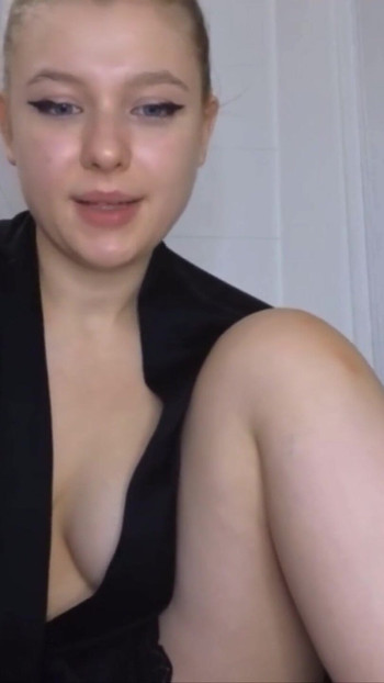 Zapanjujući trenutak iz "First time anal fingering"