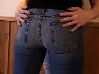Lesbianas calientes besándose en jeans