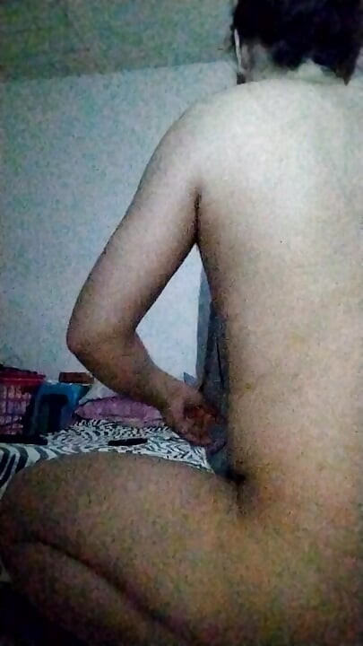 Jebi dildo u guzicu