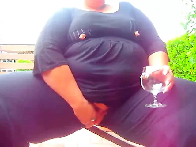 BBW Drinks Champagne on the Deck