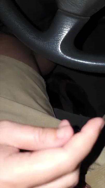 רגע שובה לב מ"דייטים בטינדר עם עבודת יד ליד החוף"