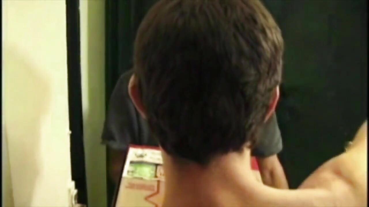 Youg niewinny staight twink przymusił przelecieć swojego geja przyjaciela