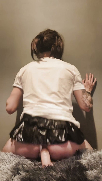 Bunnytrav has fun with his big ass