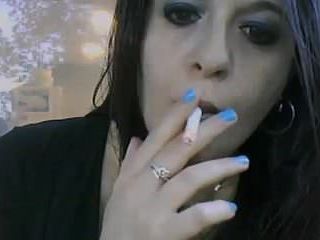 Ik Sandy Yardish met een Marboro menthol 100s -sigaret