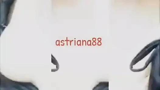 Yanlısı bekar kadının büyük bir yarağa ihtiyacı var
