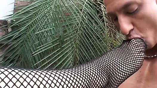 Seks di luar ruangan dengan si rambut cokelat dengan jala