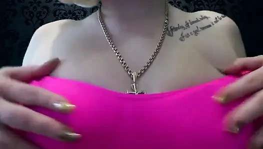 Mükemmel göğüslerime tap! Onlara asla dokunmayacaksın! HİÇ!