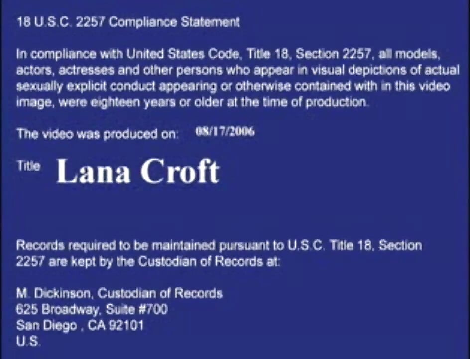 Lana Croft fodendo no sofá com sua pequena