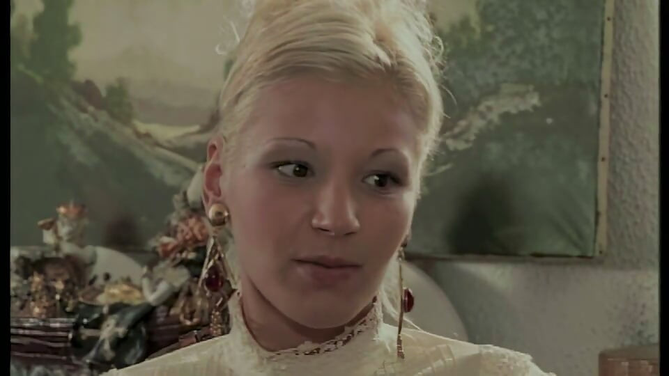 Esta loira com tesão destrói seu pau