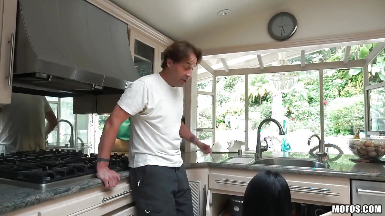 Dont Break Me - Cindy Starfall Is Tired of Her Husband's Nonsense, so When She Literally Trips Over the Plumber's Big Cock