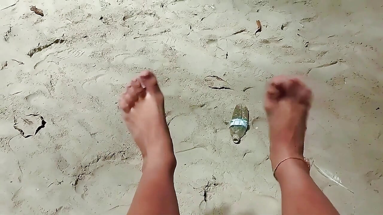 当我穿着短裤弄湿时, 海滩上的人会吓坏