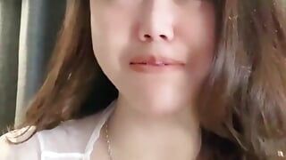 Teil 1 Virale Indonesien Cici masturbiert beim Spielen mit großen