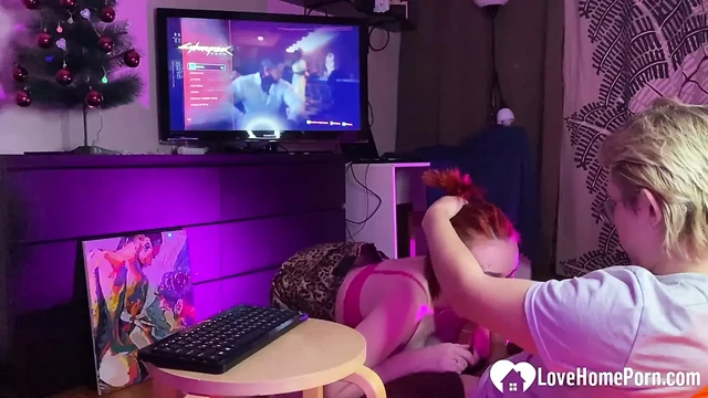 Babe sucks me off while I watch TV