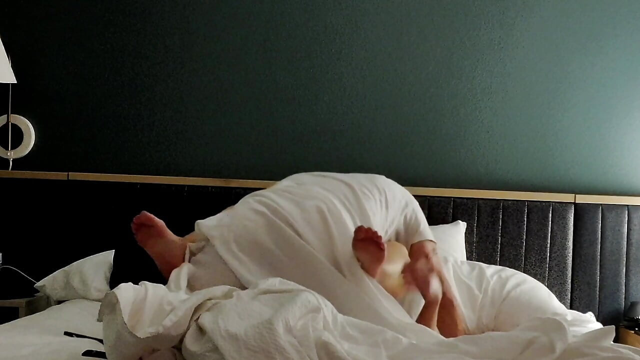 Pravi domaći creampie za cuckold mormonu ženu i maćehu od pravog stranca