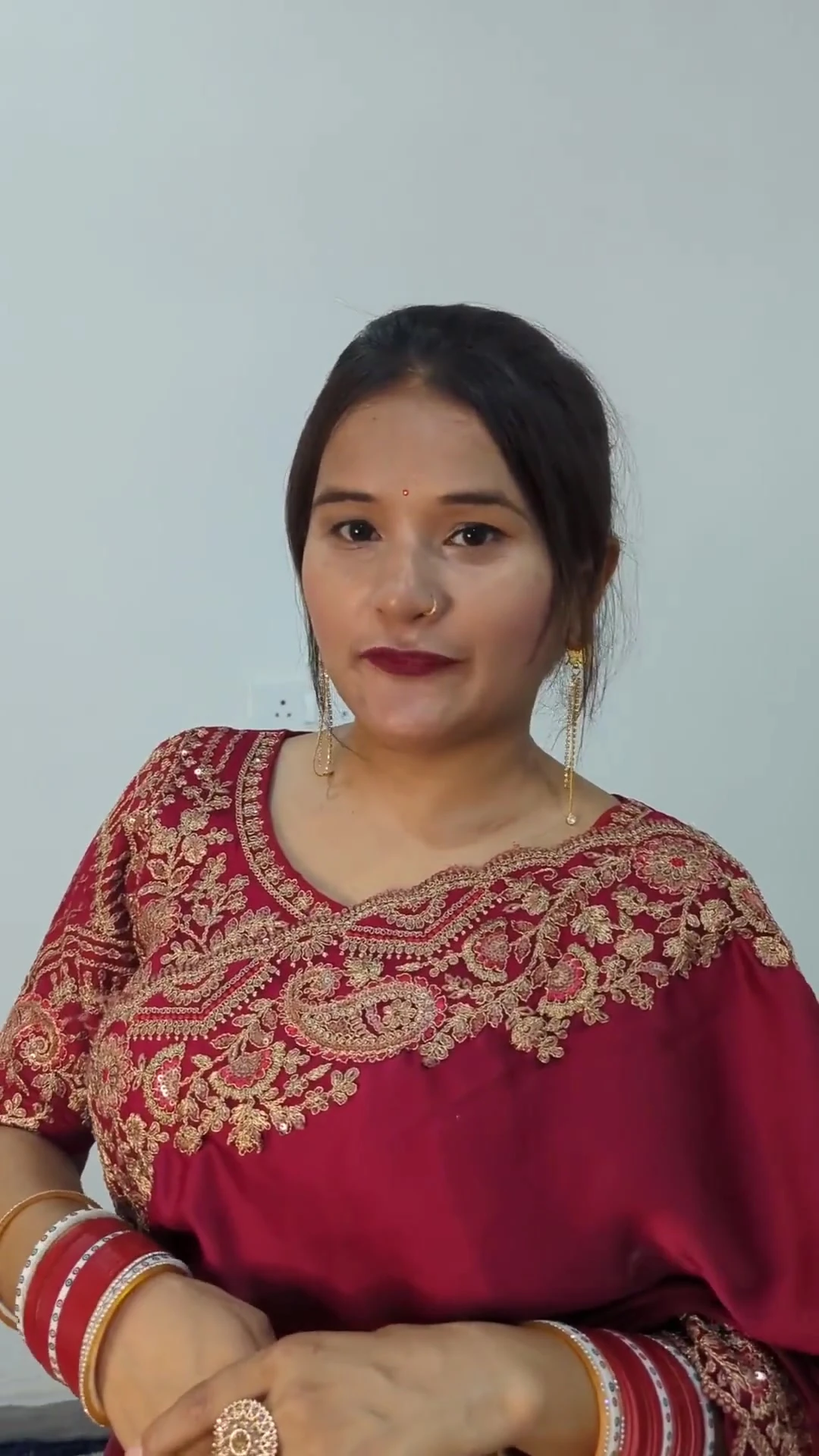 Sari kız pooja