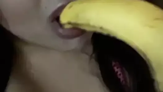 Bbw Latina Miss Madii Gives Sultry Banana Blowjob