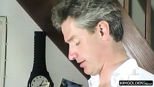 Leidenschaftlicher Oralverkehr mit kurviger Bruenetten