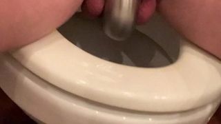 Slaaf in kuisheid op het toilet