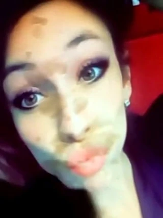 Celeste Gonzalez boşalıyor