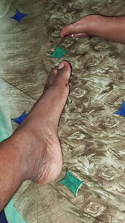 Click to watch Aunty's full sex video