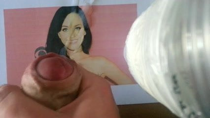 Katy Perry facial