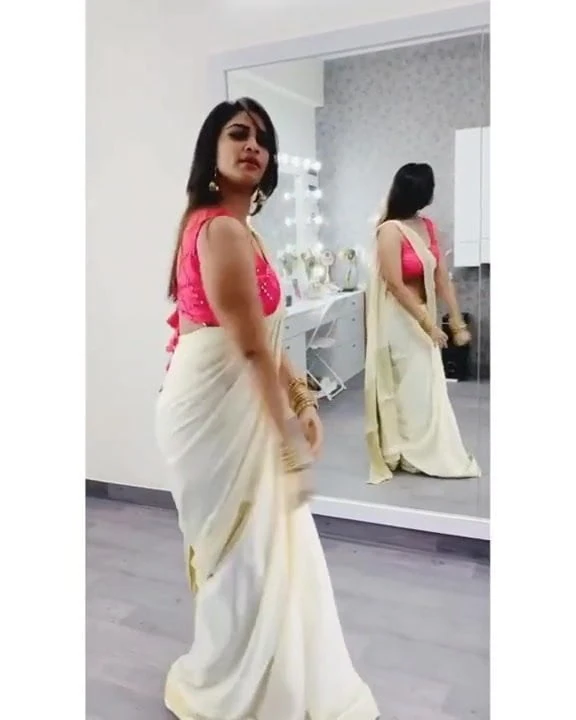Mallu aunty onam celebration