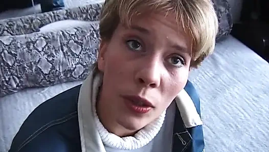 Blonde skank fingering