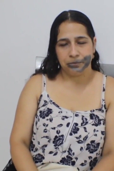 Minha madrasta milf é infiel, então para manter seu segredo eu peço a ela para me deixar transar com ela muitas vezes - pornô espanhol