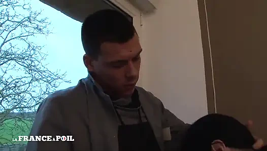 Çok büyük memeli koyu saçlı sürtük sert analiz ediliyor ve yüze boşalma