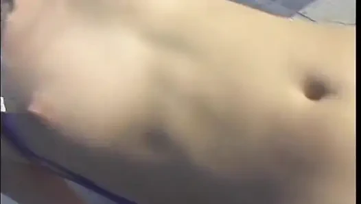 Cewek nakal rambut pirang dengan toket kecil yasmine gold dientot sama pacar dominannya di pinggir kolam renang