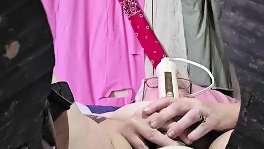 Возбужденную трахнули у грязной шлюшки