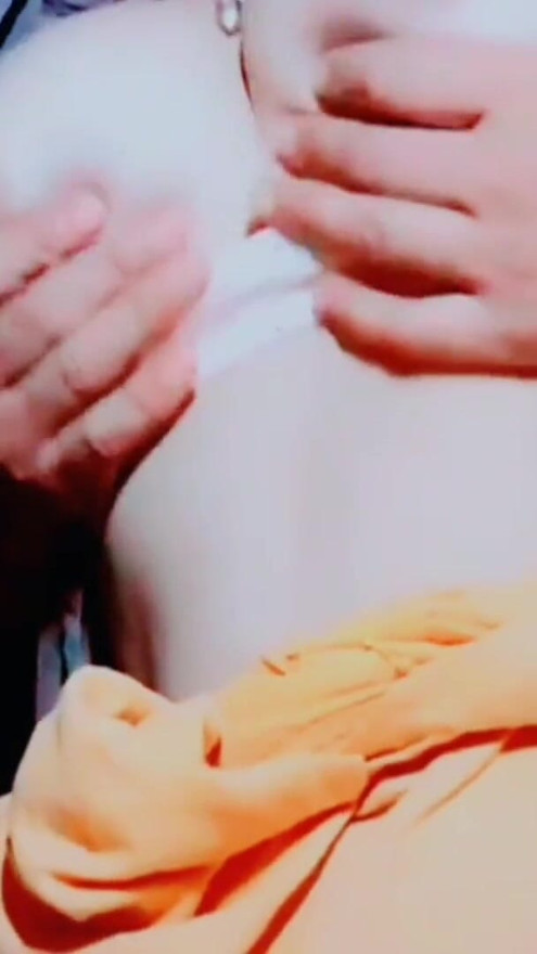 Sister-in-law masturbated her hot sexy pussy and dusted pussy water in one stroke | Clip 1