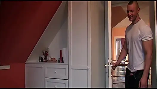 Sarışın Hatun Vahşi Grup Sikişinde Iki Yarak Alıyor