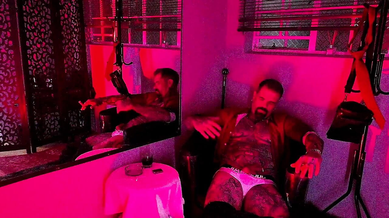 Il se branle et se branle