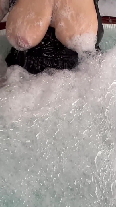 Hot Tub Tits 4K