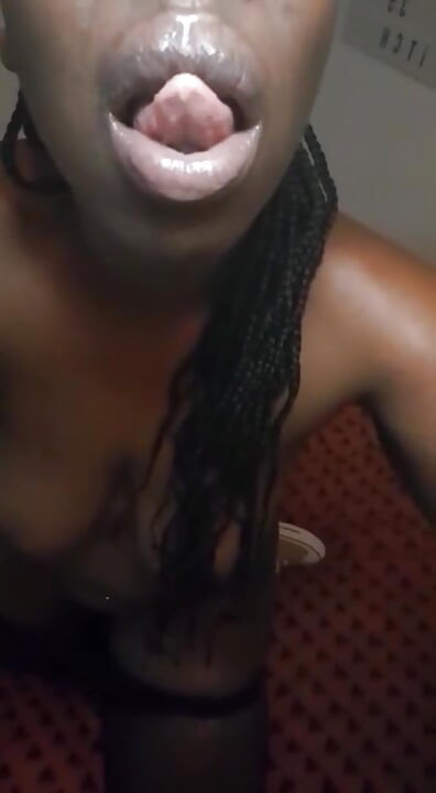 Gadis kampus lagi asik masturbasi di depan kamera