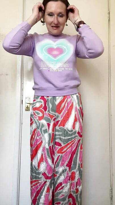 Sexy, Toned, Girl-next-door Is Like Goldilocks Trying on New Clothes!