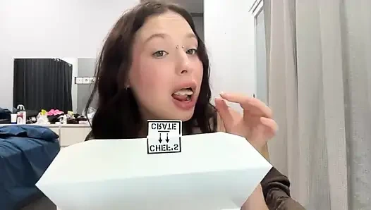 I SHOW MY BOOBS ON THE STREAM