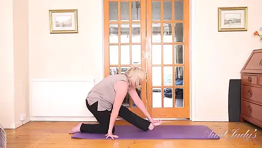 Auntjudys - tante semok bu amy - latihan yoga nakal