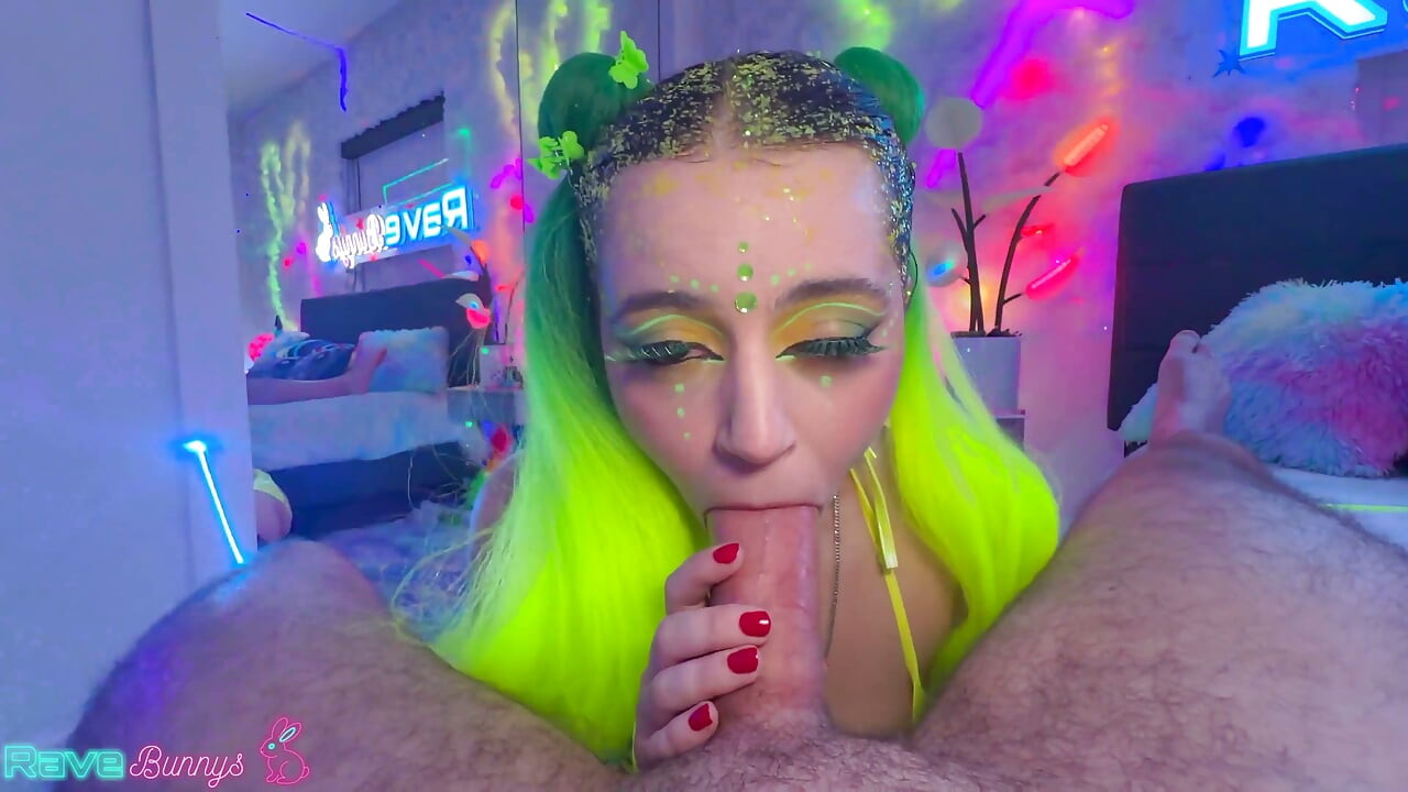 Kylie Quinn stikt in Brian Omally's lul terwijl haar neonkleurige staartjes eraf geblazen worden!