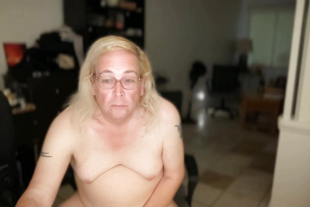 Tiffany trans MILF solo jerkoff