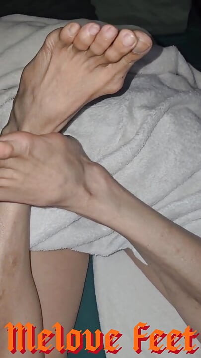 Melove'a yakın çekim seksi küçük ayaklar ve kırışık taban