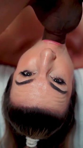 Upsidedown Facefuck i POV niechlujne ssanie