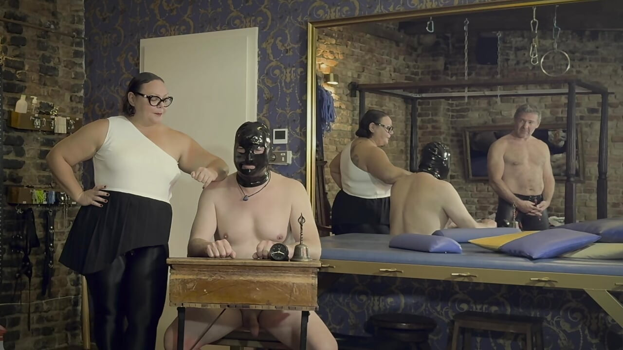 Dominatrix Mistress April - Herr Specht
