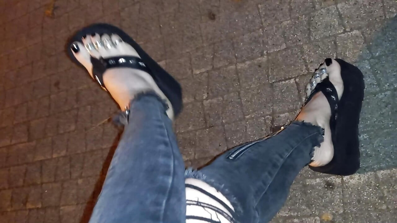 feet so good - public crossdressing