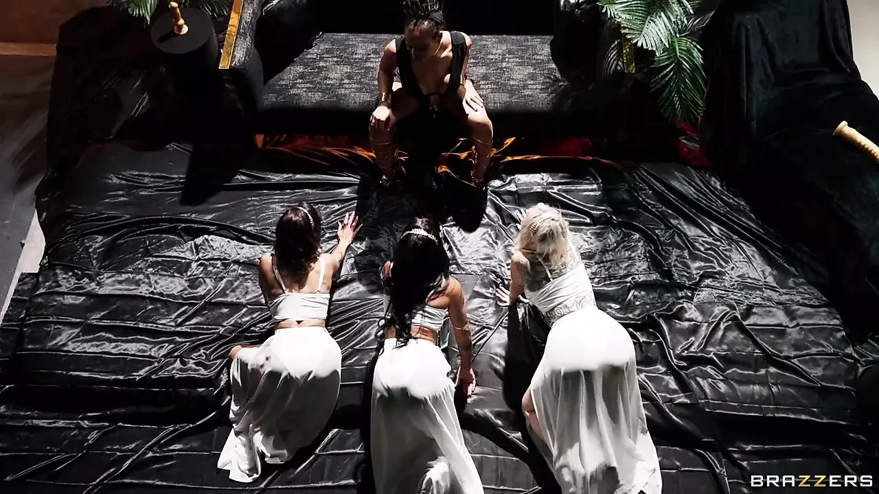 Vilken jävla fyrkant! Kira Noir, Ryan Reid, Nichole Saphir, Jesse Pony Brazzers