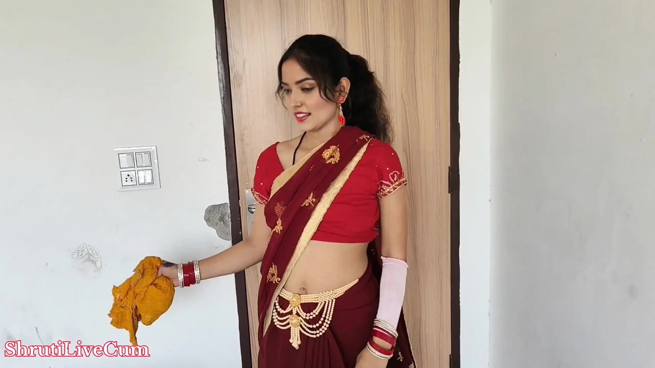I Was cleaning the house, I was on the boss and my pussy was hurting a lot, my boss give me relief, Full Maid Sexy Video
