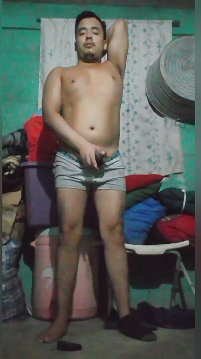 Jesus en boxer Jalandose el pene 186