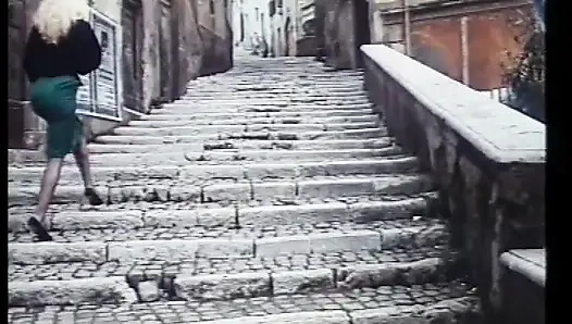 Sarışın Bomba Fantastica Moana Yarak Emiyor Ve Vahşi Bir Şekilde Biniyor